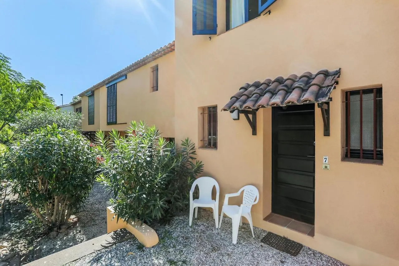 Maison de 2 chambres a Saint Raphael a 500 m de la plage avec piscine partagee et jardin clos